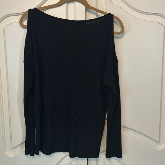 Splendid Black Cold Shoulder Shirt Women’s Large - Picture 5 of 5
